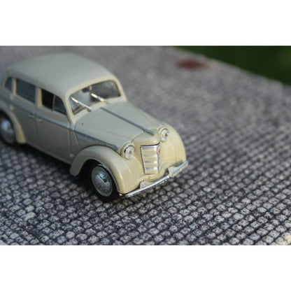 (Spur0) Pflasterstrasse mit Rinnsteinen